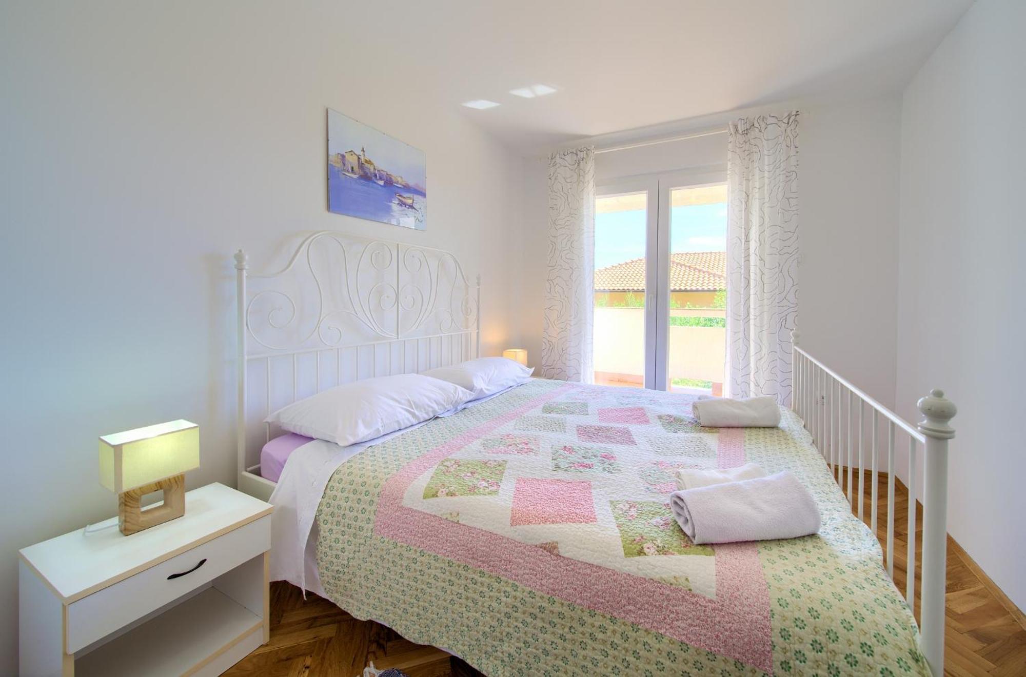 Apartments Rose คิร์ก ภายนอก รูปภาพ